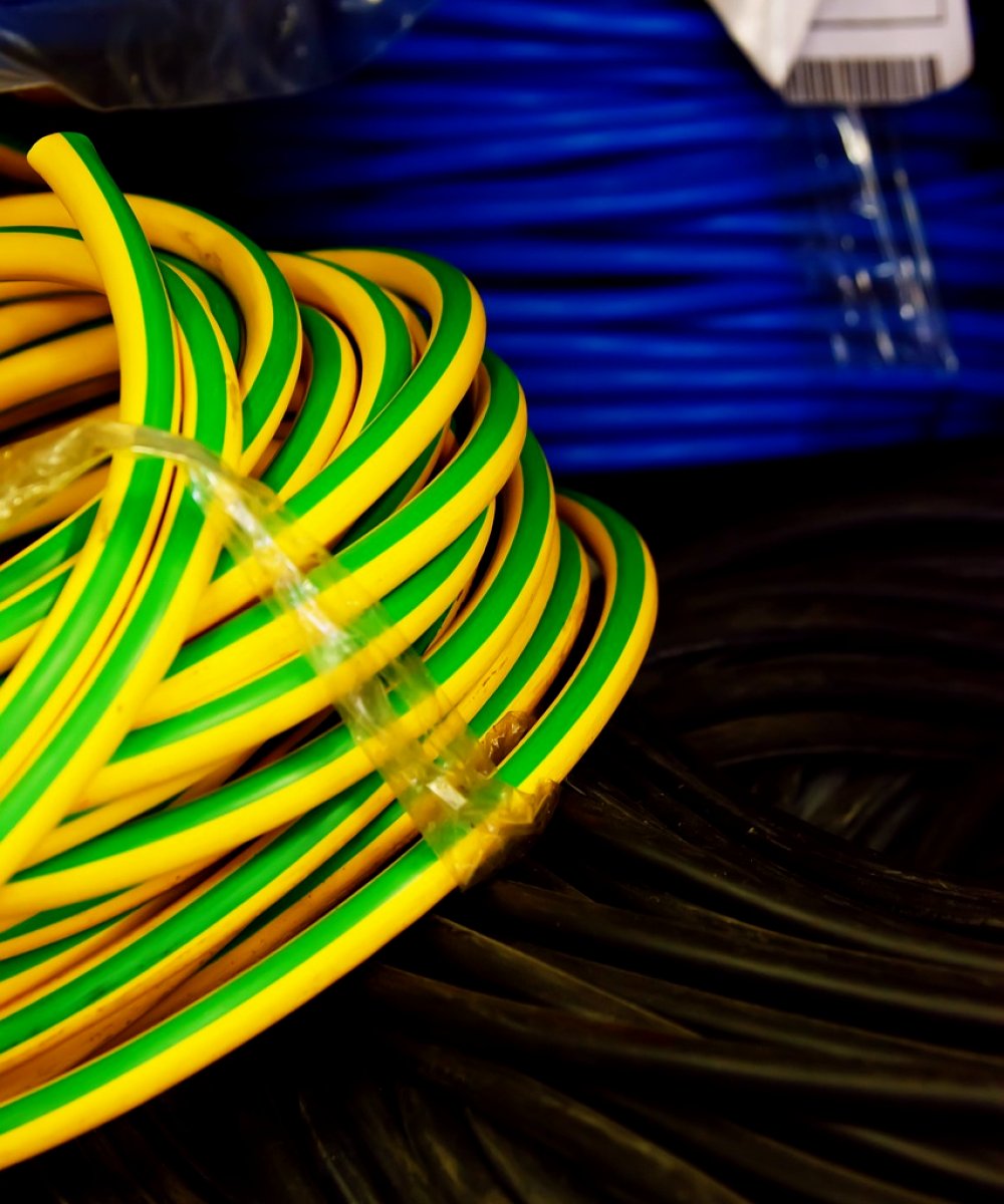 Rack-Mounted Gallery or Flexible Cart: Choosing a Studio Integration Route